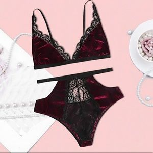 🍷 Lovely Lace burgundy velvet bralette set 🍷